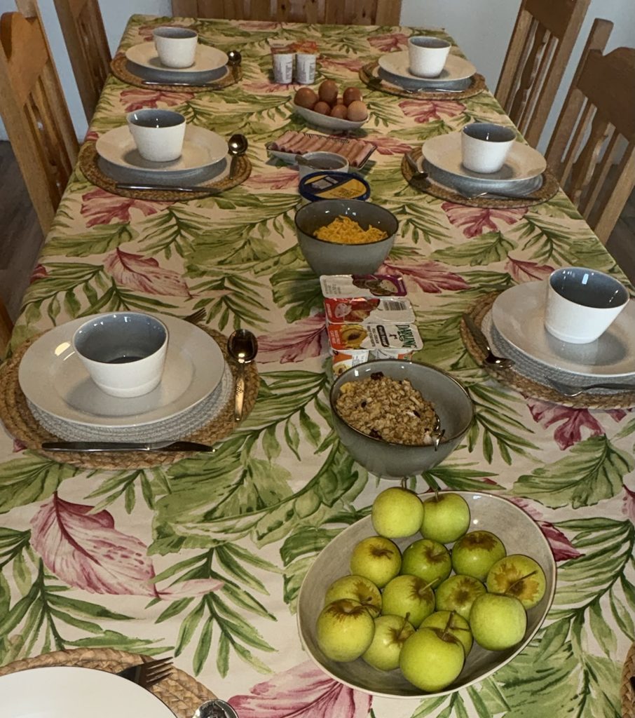 A table setting on Cape Camino with apples and yoghurt